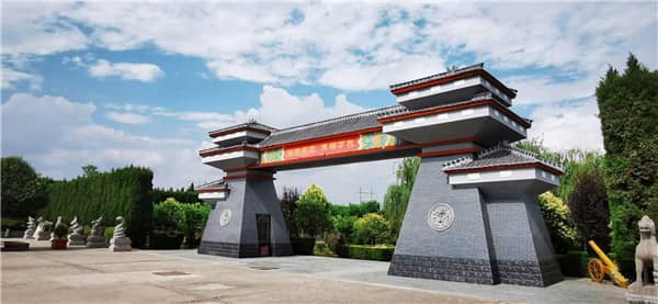 霸陵墓園新區(qū)和漢皇樹葬墓園在位置上有什么不同?