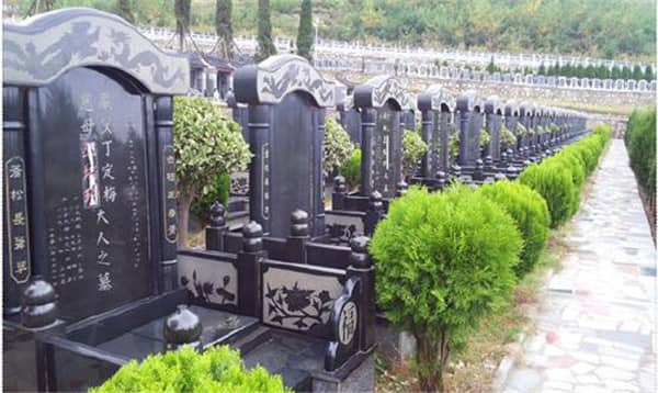 西安白鹿原公墓和西安壽陽山公墓各自有哪些獨特的歷史文化背景?