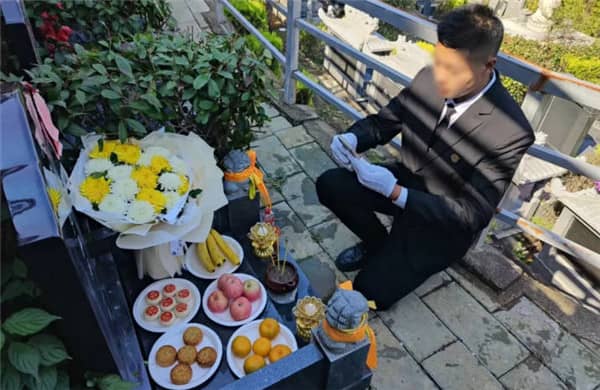 西安壽陽山墓園的花壇葬區(qū)有何特色,給訪客帶來了哪些視覺和心靈上的享受?