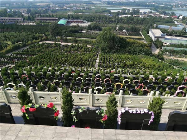西安九龍山公墓作為旅游風(fēng)景區(qū)級(jí)天然實(shí)景墓園，有哪些特色？