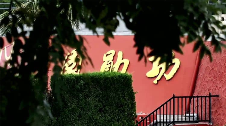 西安霸陵墓園新區為來園祭掃的市民提供各種方便