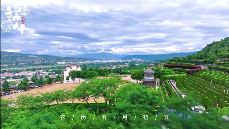 西安霸陵墓園新區(qū)是否提供便捷的停車服務，方便前來參觀或辦理業(yè)務的訪客？