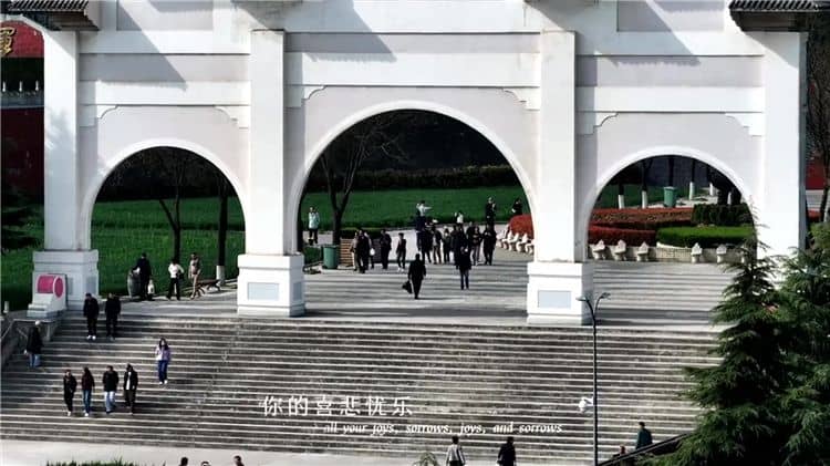 西安霸陵墓園新區(qū)在建筑規(guī)模和規(guī)劃設(shè)計(jì)上有哪些特色？