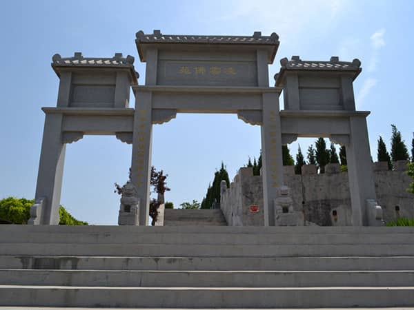 我該如何選擇經濟型墓地和高端墓地呢